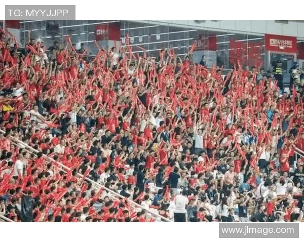 球星水杯足球赛事揭幕 战术创新与激情碰撞助力球迷互动 球星水杯足球赛事揭幕 战术创新与激情碰撞助力球迷互动