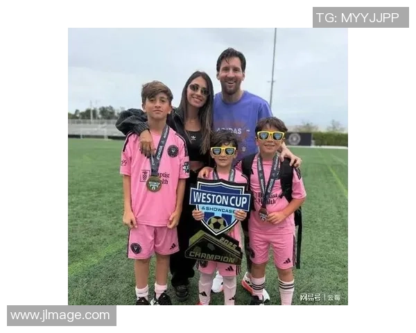 足球巨星三子成长记：他们的名字背后隐藏着怎样的故事与梦想