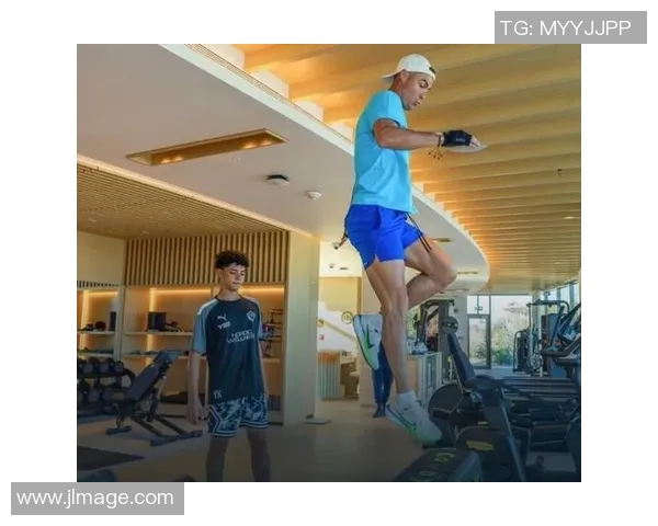 足球明星专属私人训练揭秘 提升技术与体能的幕后秘密