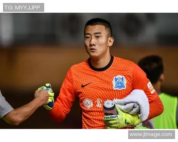 江苏队历史上备受瞩目的男足球星盘点及其辉煌成就 江苏队历史上备受瞩目的男足球星盘点及其辉煌成就