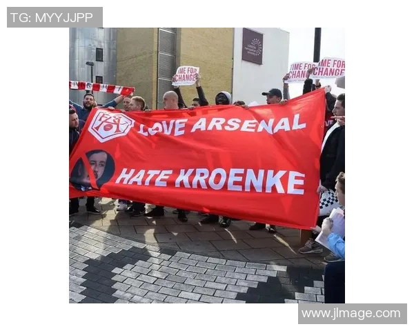 去年足球球星表现回顾：谁是全球足坛的最佳球员与突破者