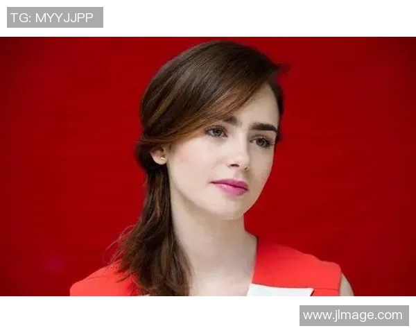 女生第一次观看足球比赛,初识球星的魅力与激情,心动与惊艳并存 女生第一次观看足球比赛,初识球星的魅力与激情,心动与惊艳并存