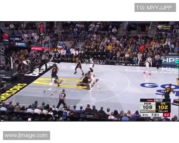 足球巨星跨界观赛篮球赛场引发球迷热议盛况空前