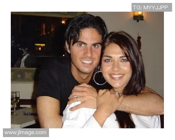 足球明星背后的女人 揭秘球星们的女友与爱情故事 足球明星背后的女人 揭秘球星们的女友与爱情故事